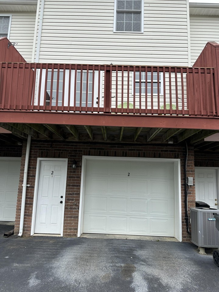 235 Amanda Ln #2 - Photo 6 of 44