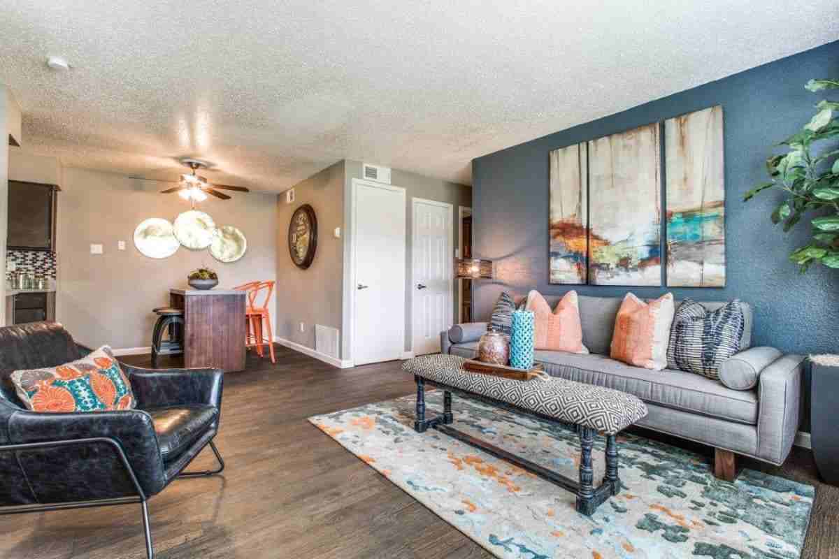 201 S Clark Rd - Photo 3 of 17