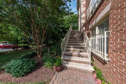 101 Gresham Pl - Photo 3 of 50