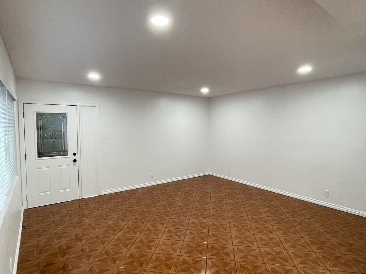 Large Remodeled, 2 Bdr/1 Bath with 1 Car Garage & Laundry Hook-Ups Unit- SAN PEDRO - Photo 3 of 10