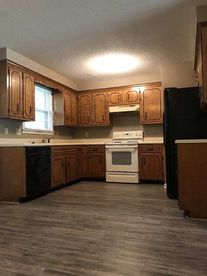 208 Northwood Ter - Photo 4 of 11