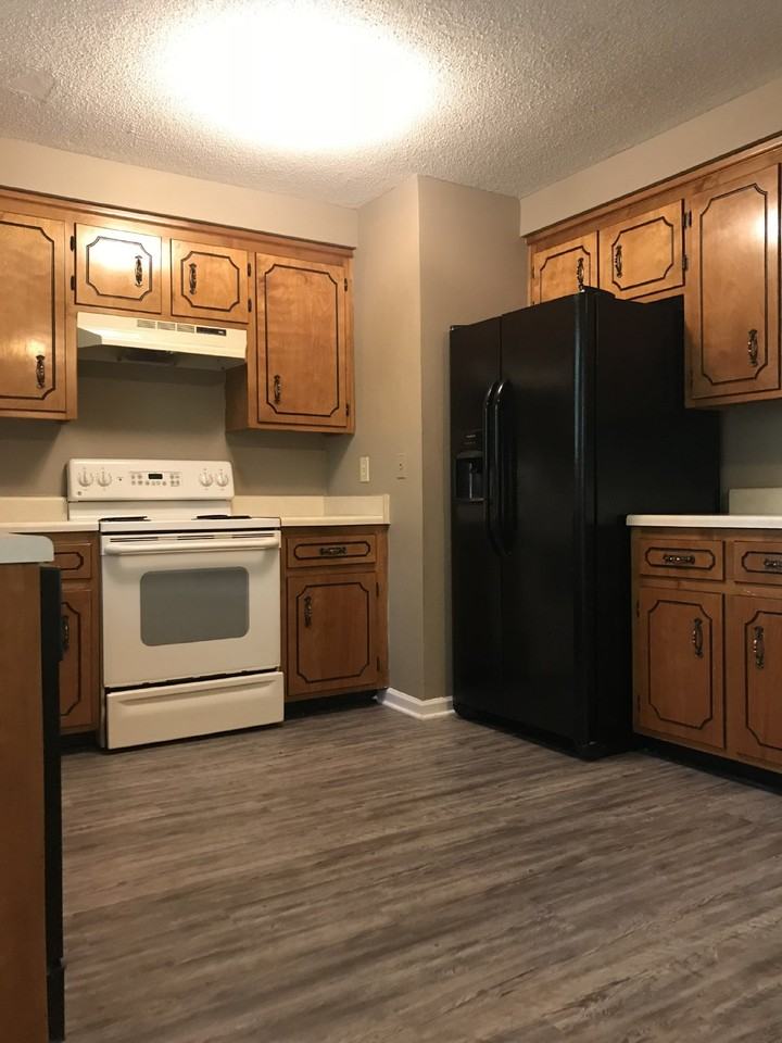 208 Northwood Ter - Photo 5 of 11