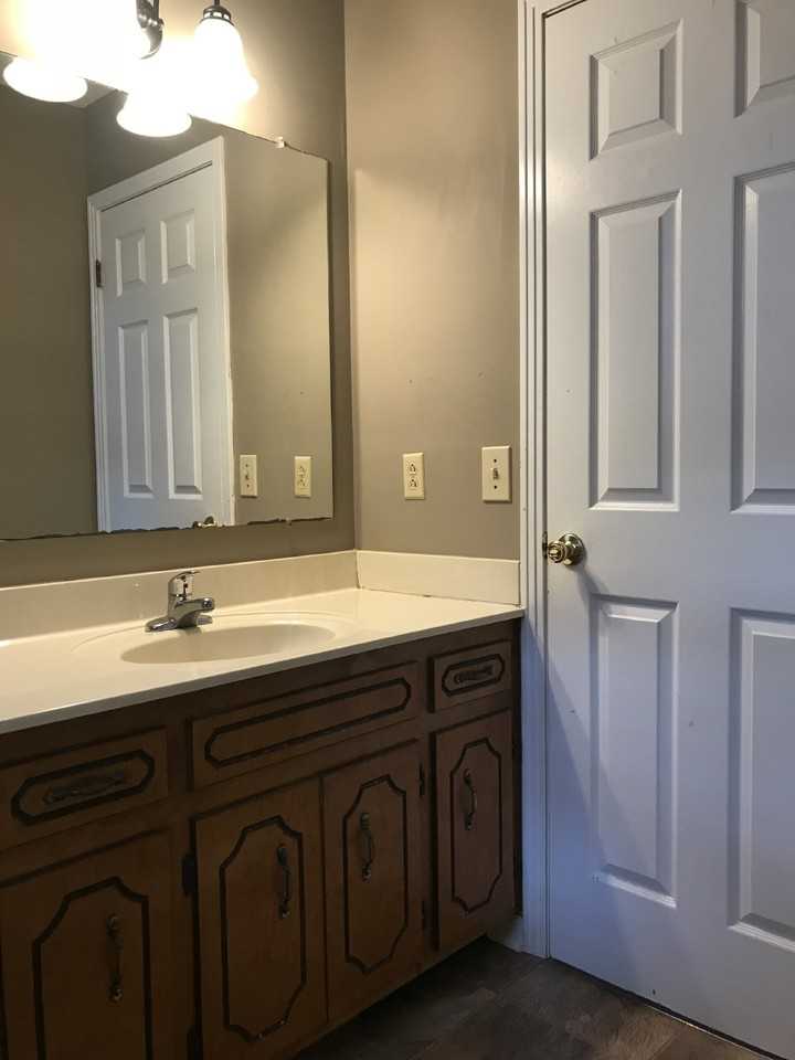 208 Northwood Ter - Photo 7 of 11
