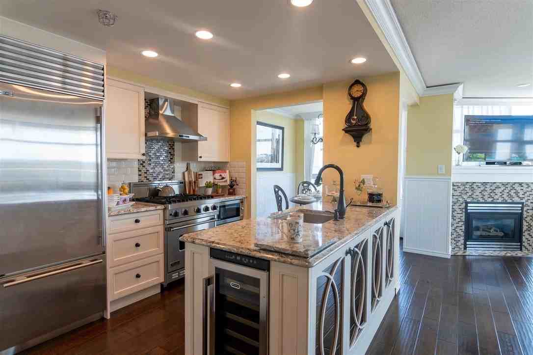 1199 Marinaside Crescent #3301 - Photo 7 of 19