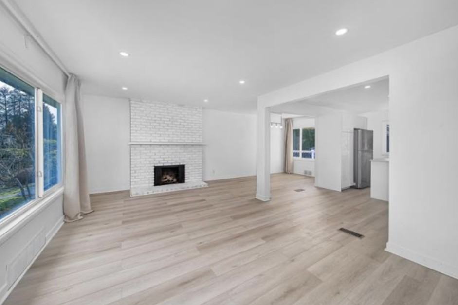 860 Whitchurch Street - Photo 3 of 13