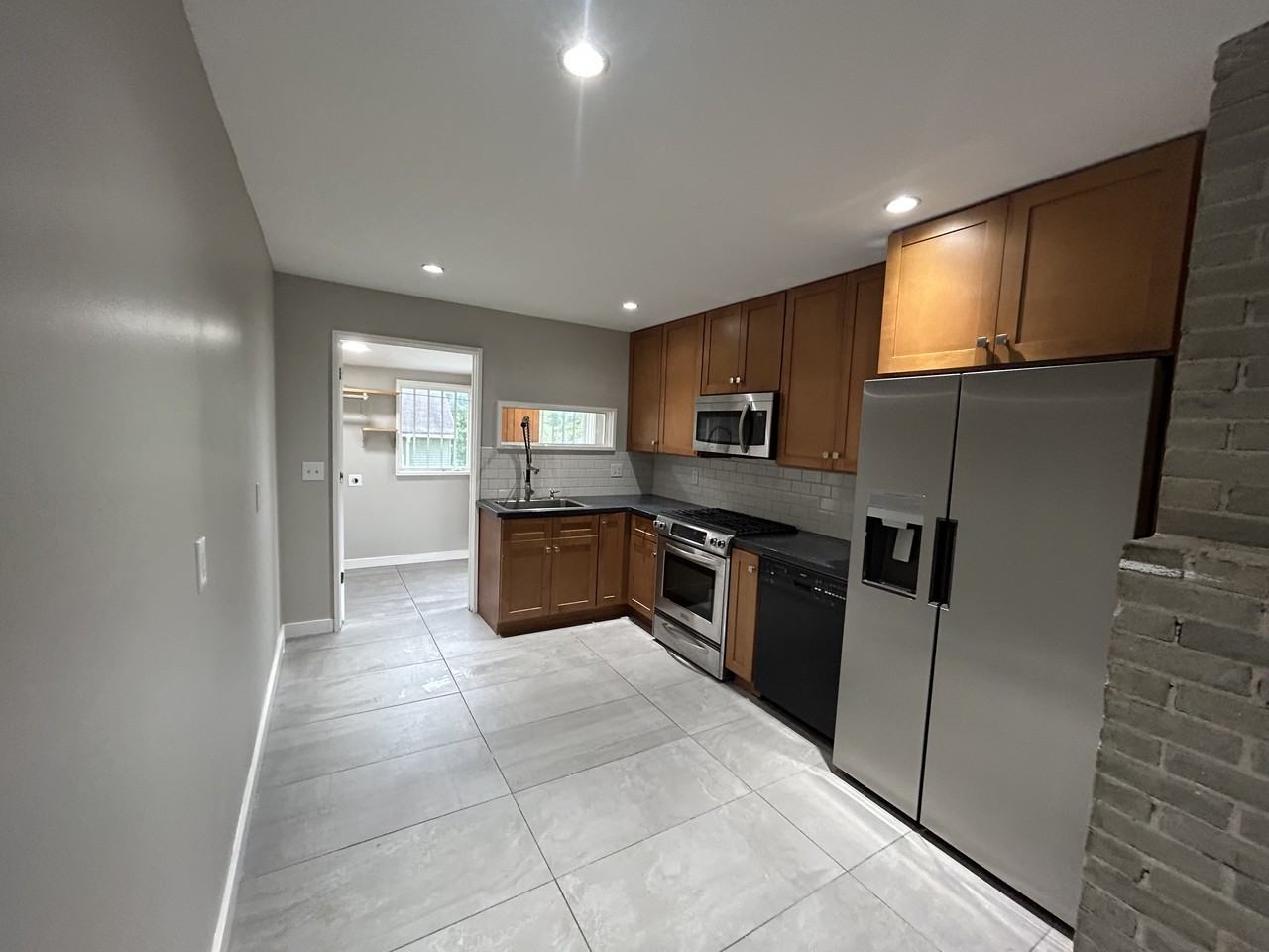 327 N Clarendon Ave Unit A #NA - Photo 3 of 12