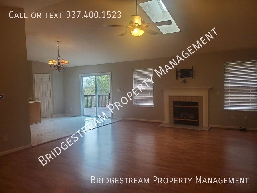 360 Lakeview Dr - Photo 3 of 25
