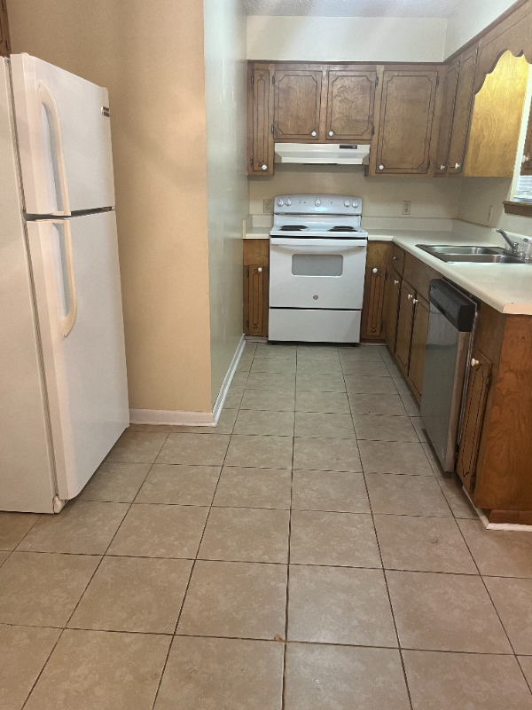 8 Kim Ln - Photo 2 of 10