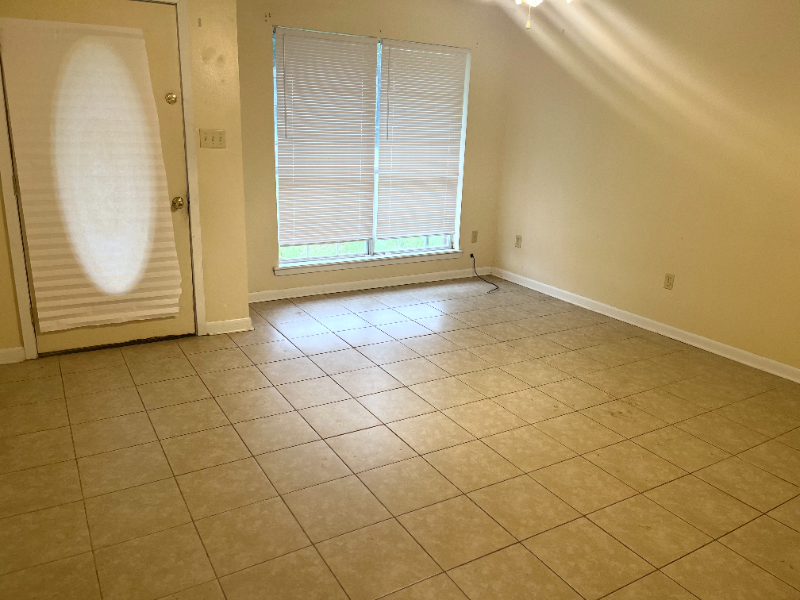 8 Kim Ln - Photo 3 of 10