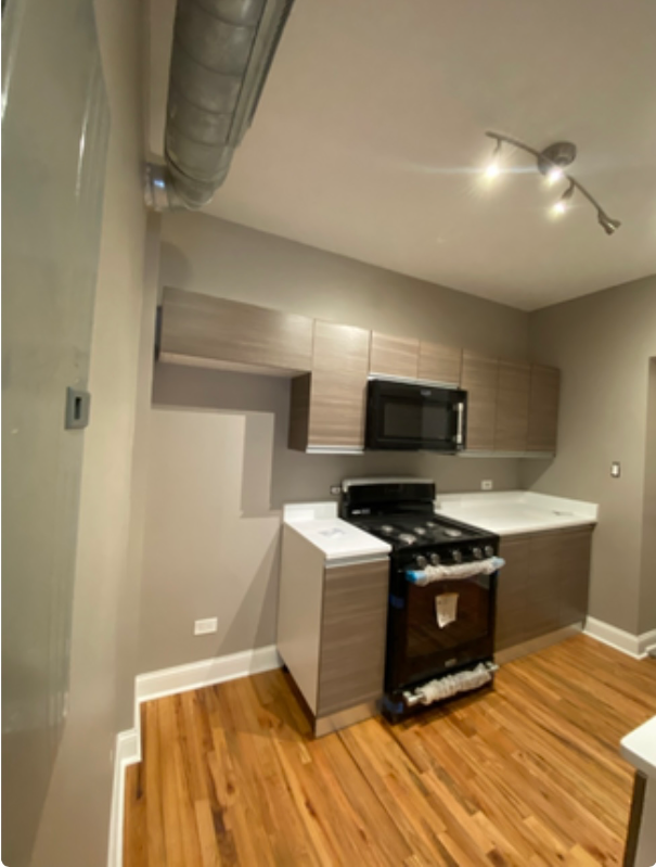 6236 S King Dr - Photo 4 of 9