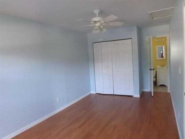 259 Bloomfield Drive - Photo 3 of 6