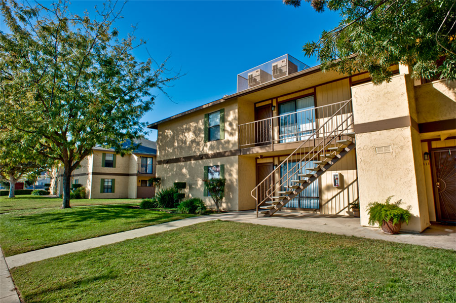 901 Harold Street - Photo 3 of 21