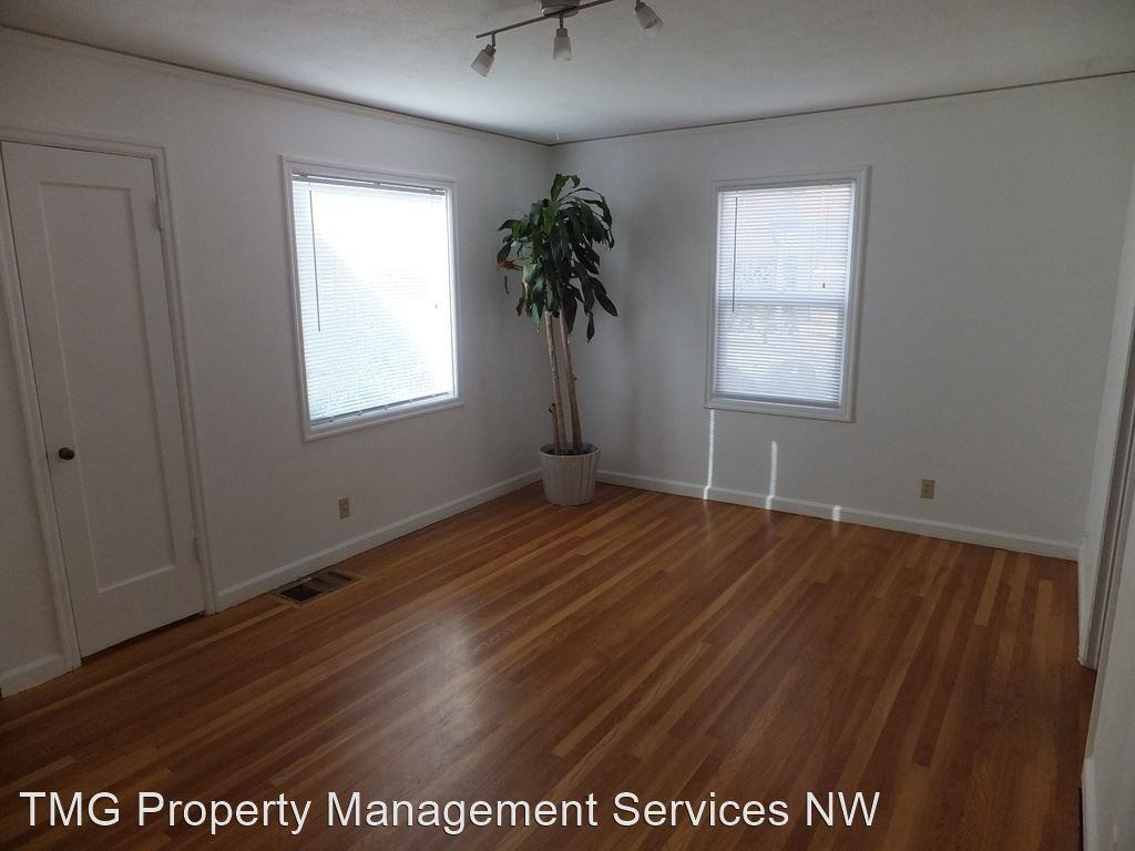 4746 Ne 103rd Ave - Photo 2 of 15