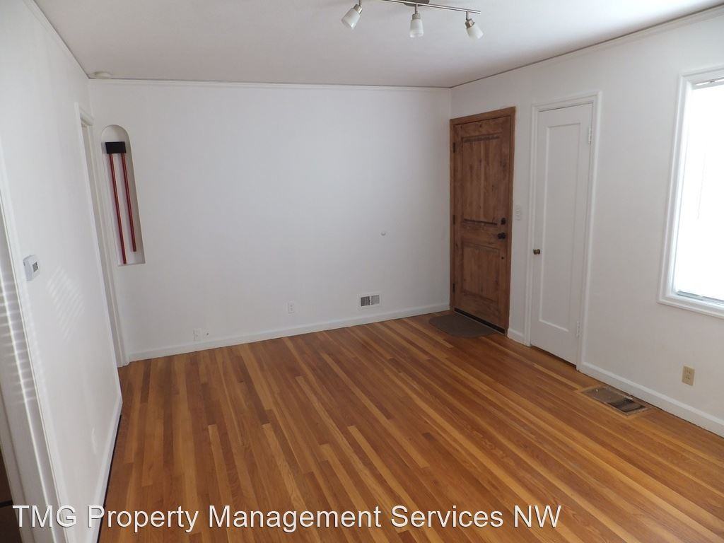 4746 Ne 103rd Ave - Photo 3 of 15