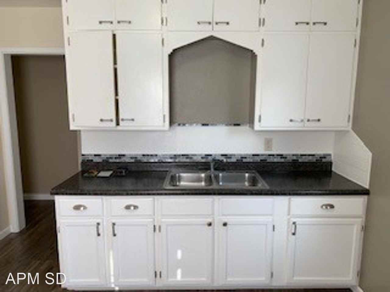 713 W 2nd St - Photo 3 of 10