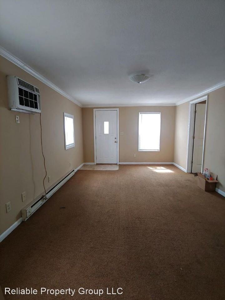 1720 W 10th St - Photo 2 of 8