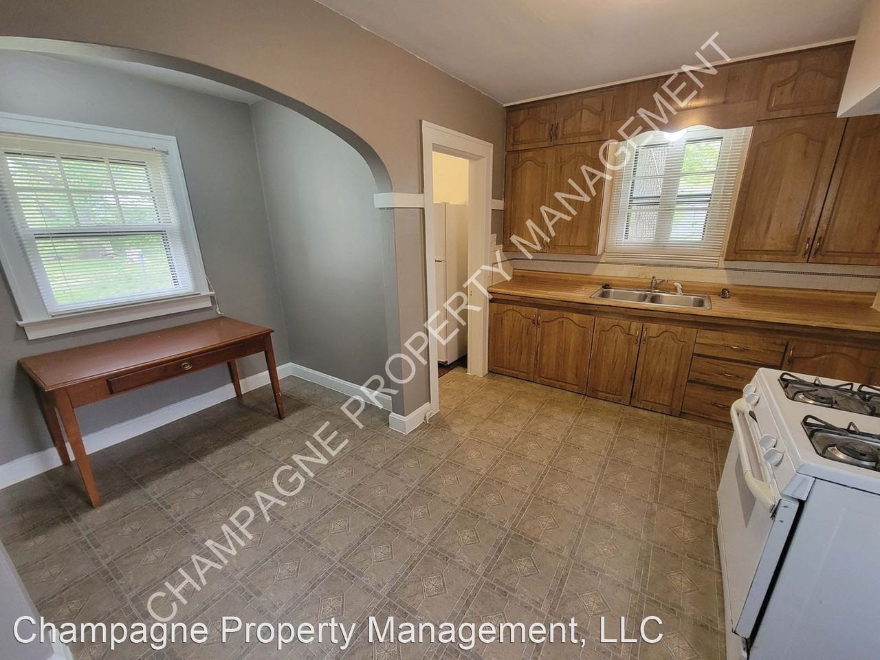 1481 E 66th Ter - Photo 3 of 15