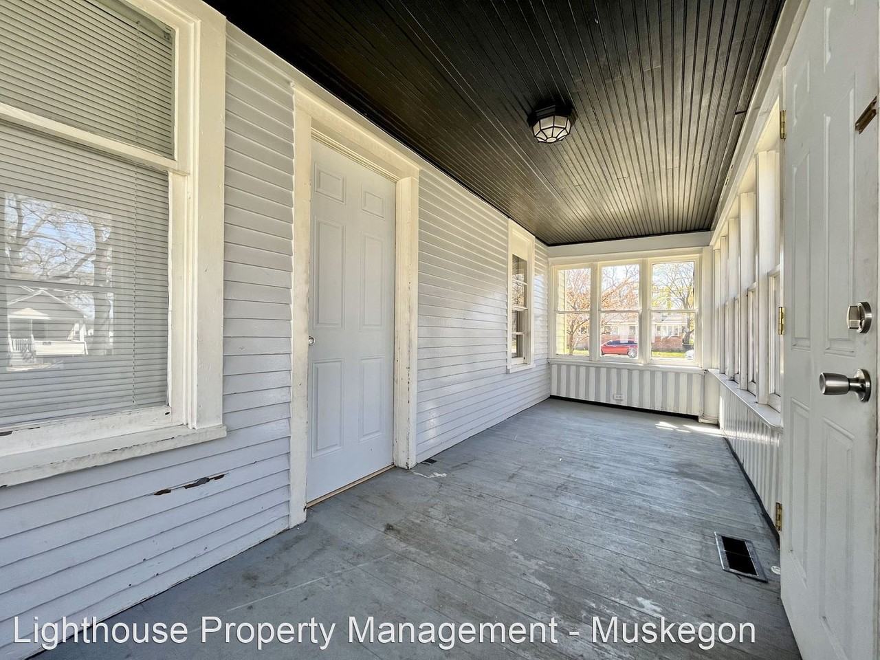 1786 Dyson St - Photo 2 of 15