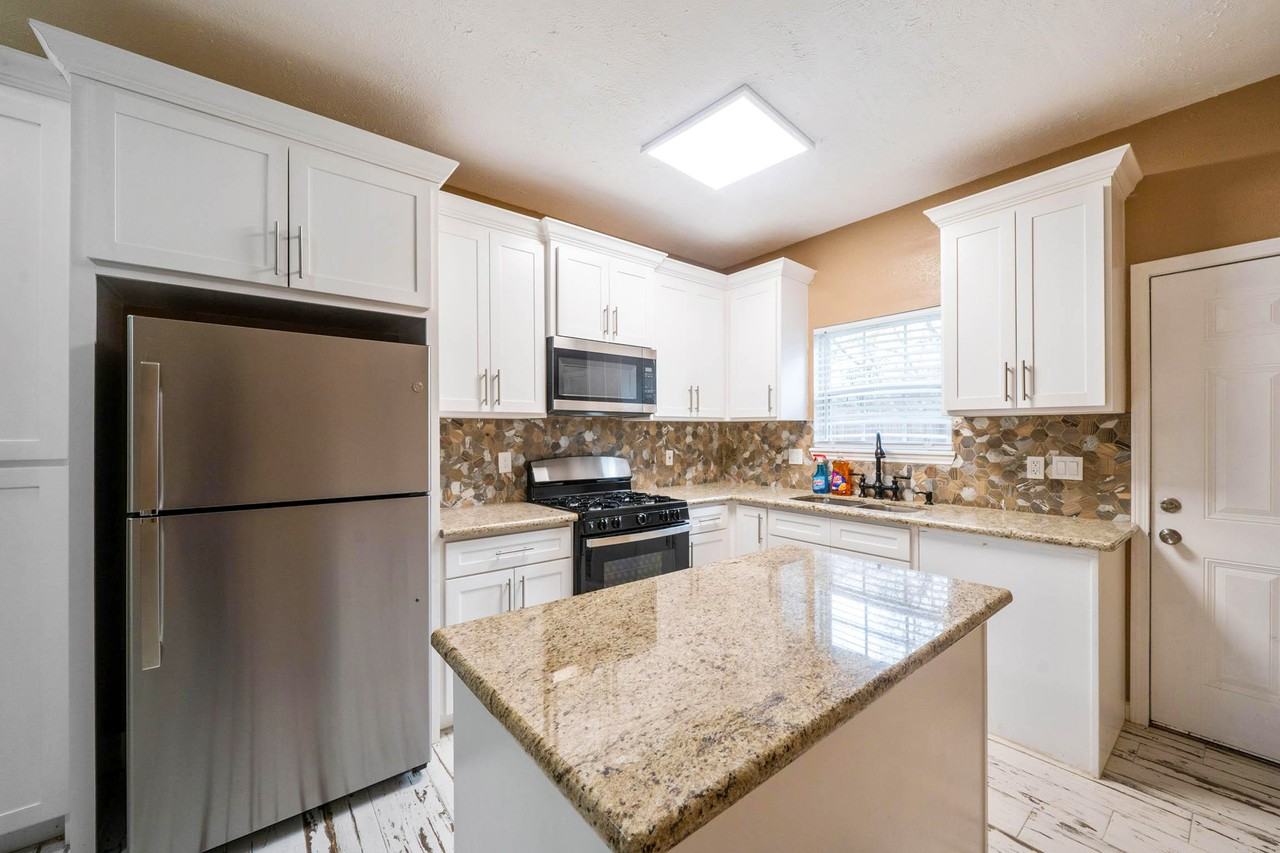 Claygate Dr - Photo 3 of 13