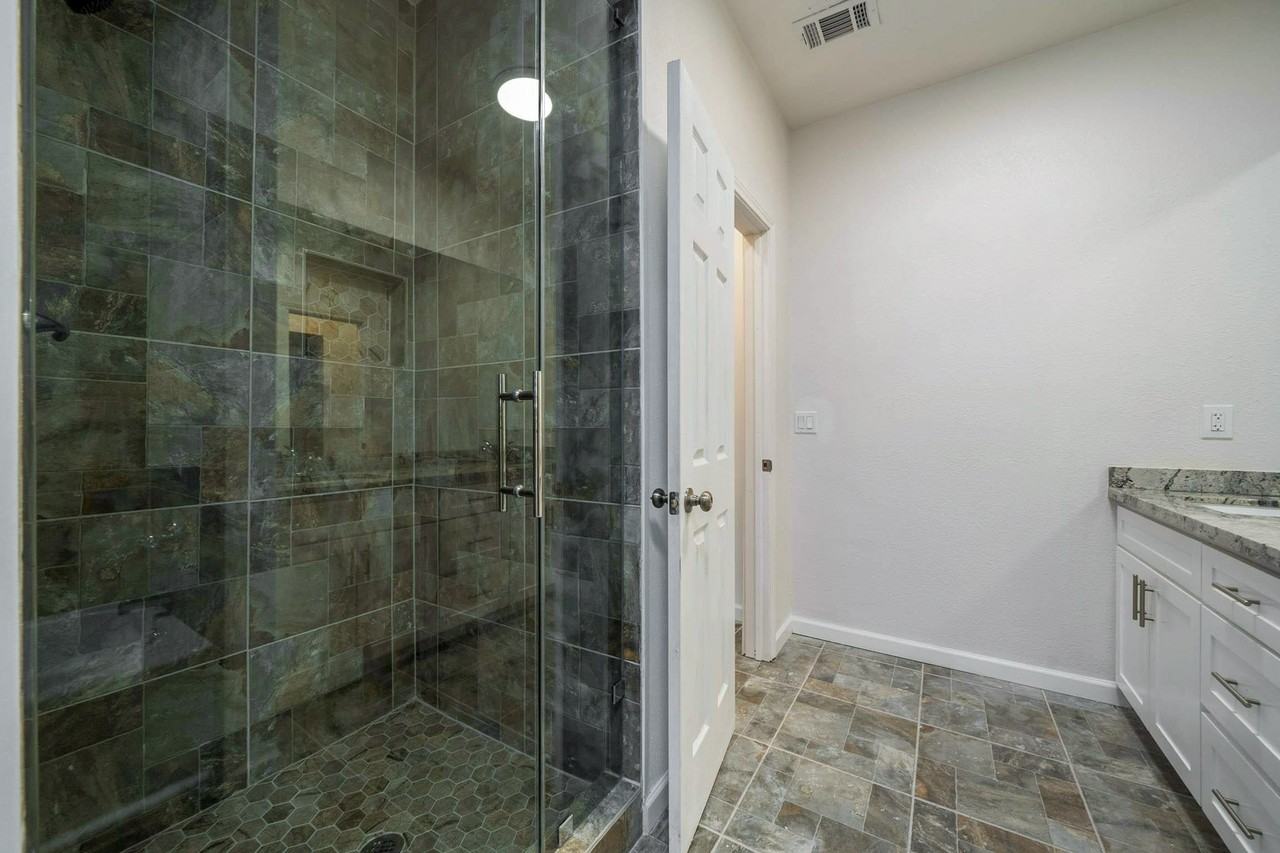 Claygate Dr - Photo 4 of 13