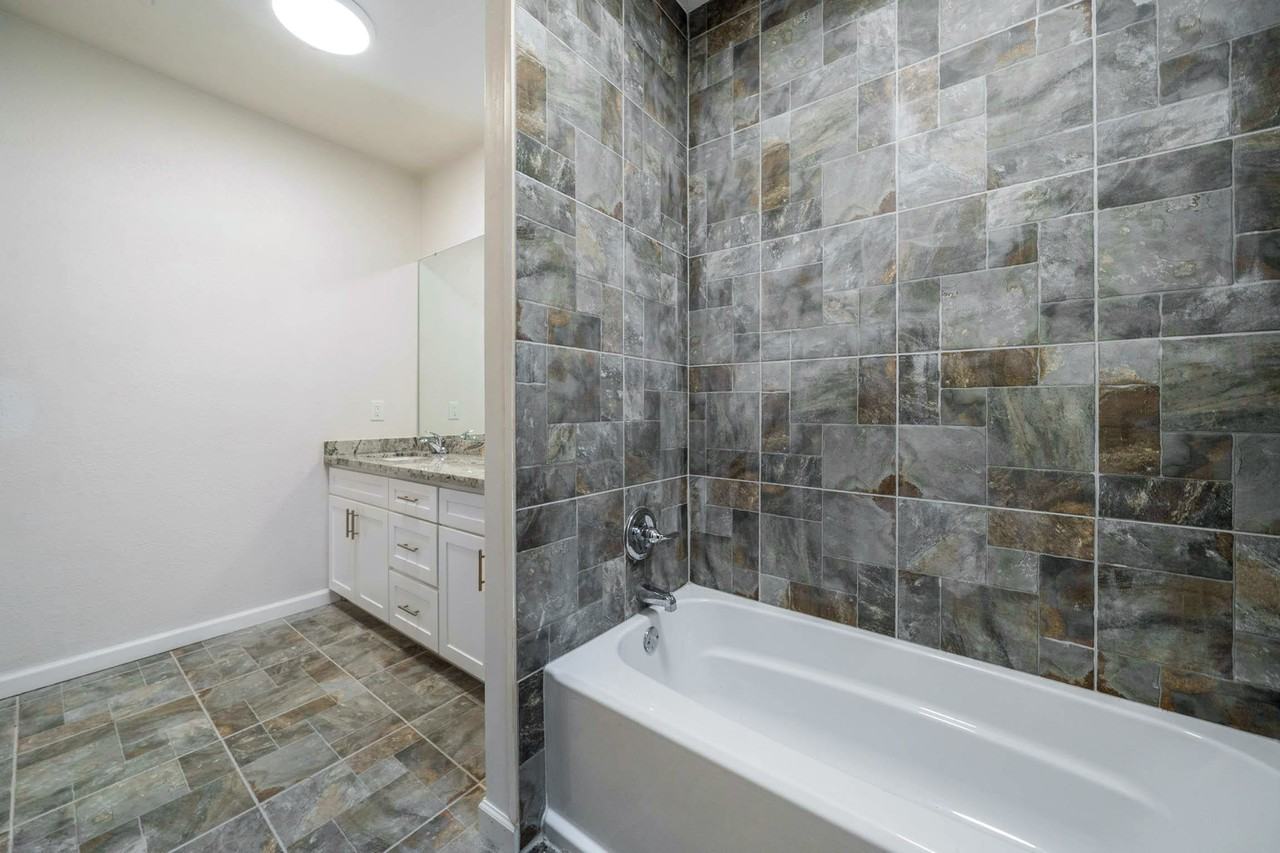 Claygate Dr - Photo 6 of 13