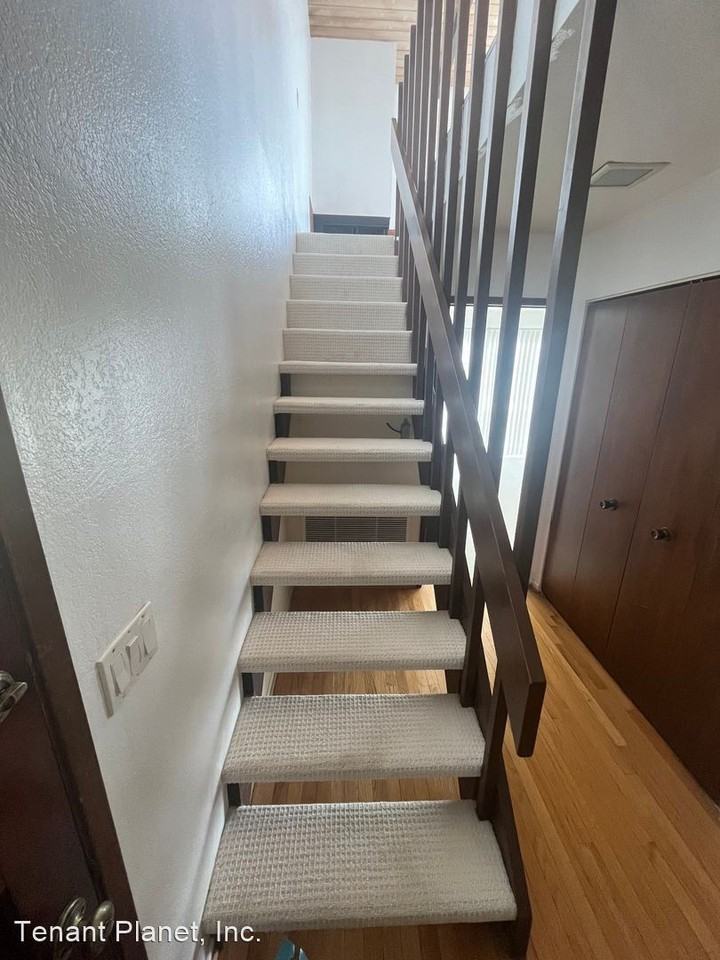 1034 Santa Ana St - Photo 3 of 17