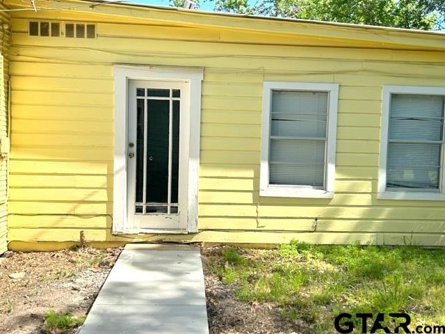 416 N Line St - Photo 3 of 11
