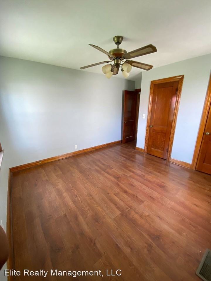 1931 Cherokee Dr - Photo 2 of 9