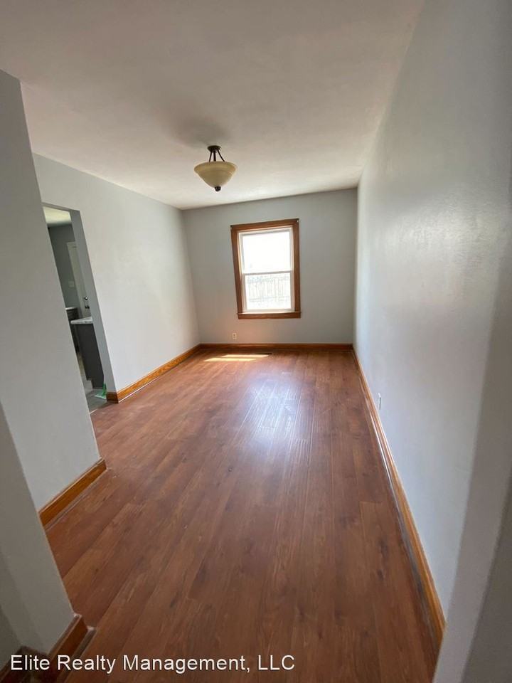 1931 Cherokee Dr - Photo 3 of 9