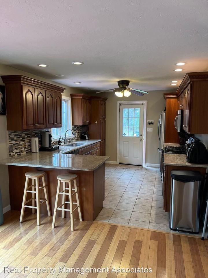 6 Chapin Ln - Photo 2 of 23