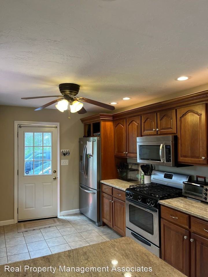 6 Chapin Ln - Photo 3 of 23