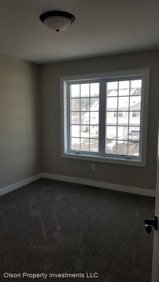 551 Meadow Ln - Photo 3 of 12