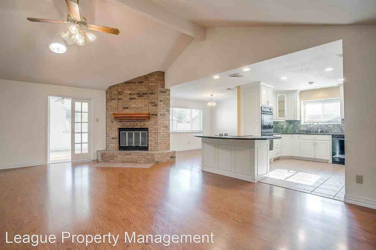 2308 Whispering Ct - Photo 3 of 12