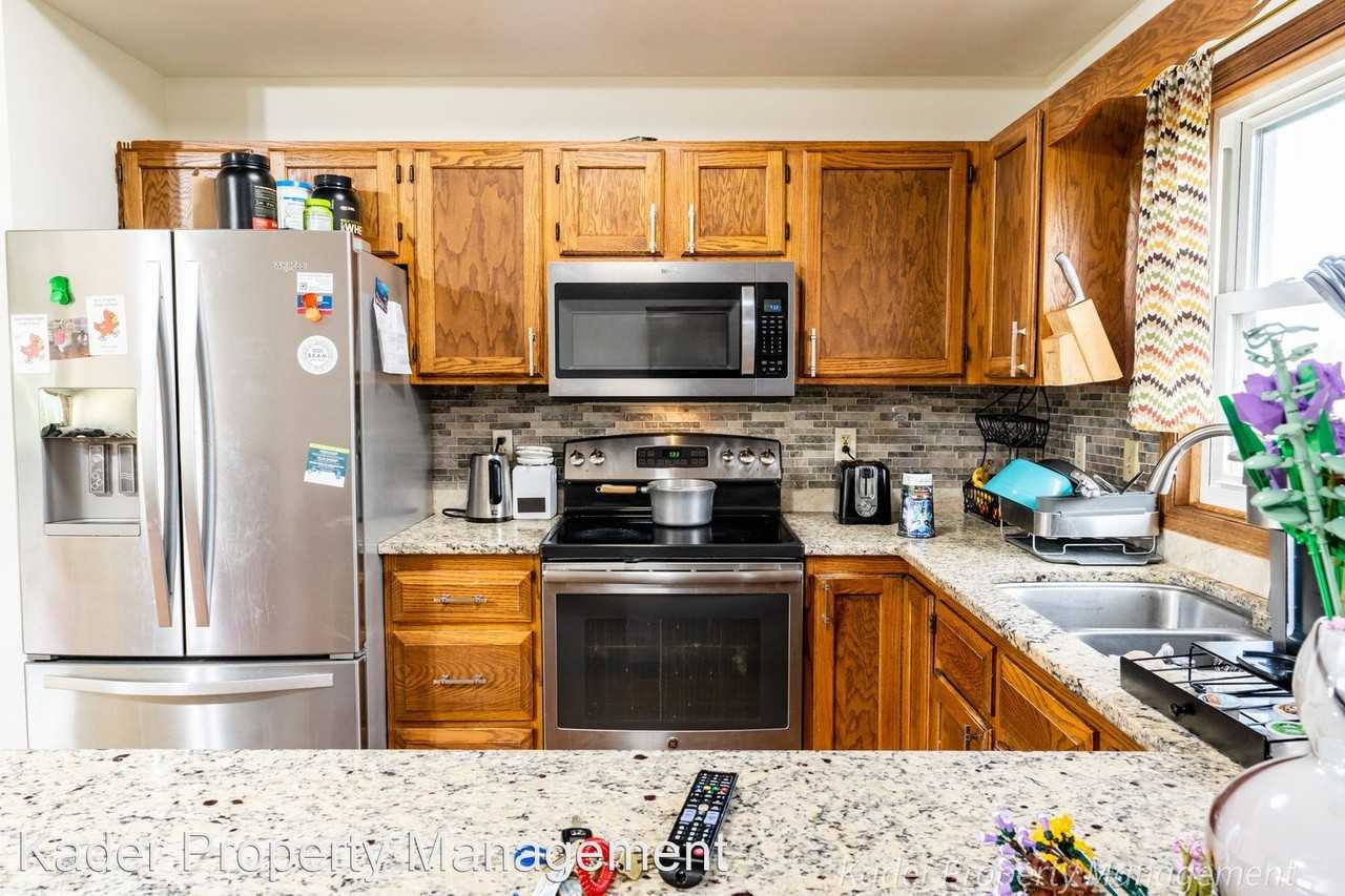 2268 Manley Dr - Photo 3 of 21