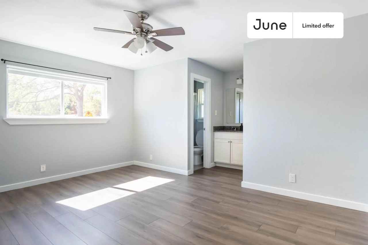 Room for rent. 10100 Oak Hollow Circle - Photo 2 of 16