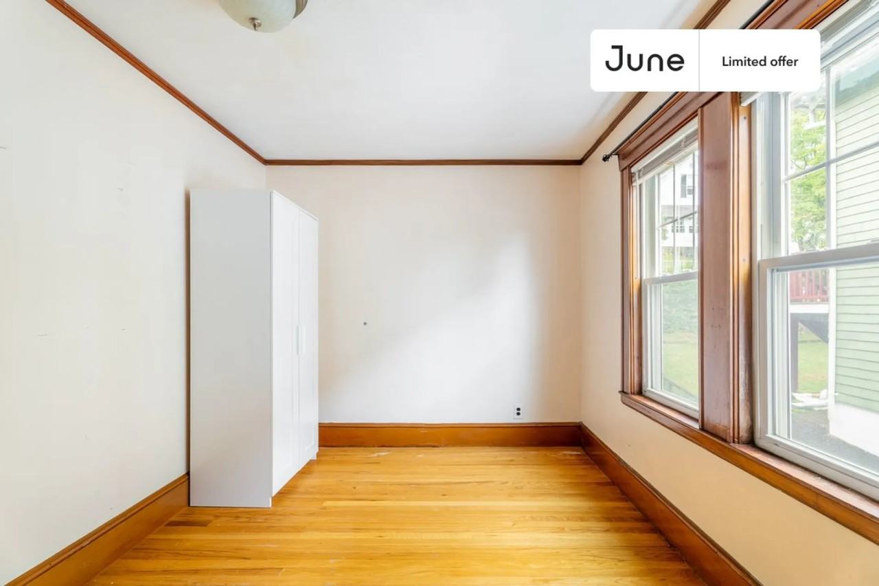 Room for rent. 124 Nonantum Street - Photo 2 of 26