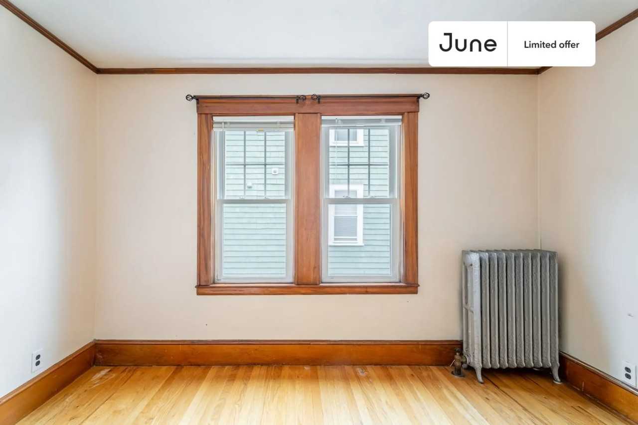 Room for rent. 124 Nonantum Street - Photo 3 of 26