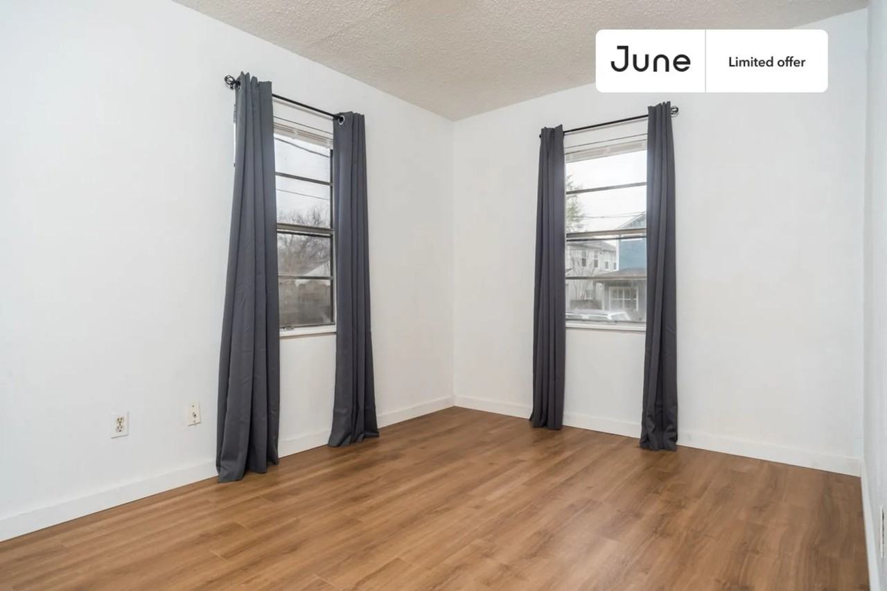 Room for rent. 918 East 50th Street - Photo 3 of 19