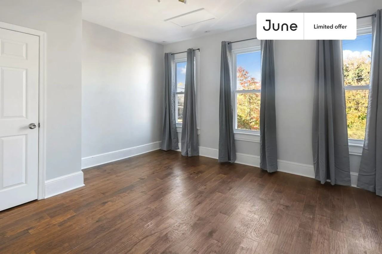 Room for rent. 2124 13th Street Southeast - Photo 2 of 20