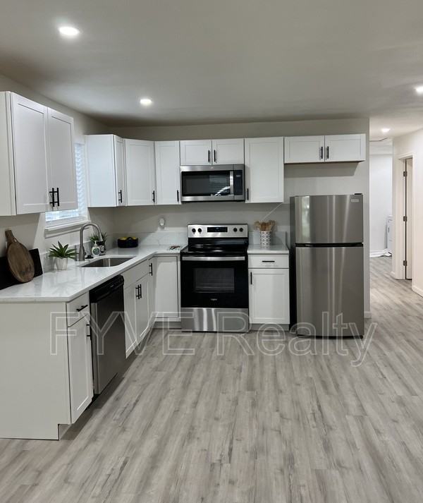 1540 Jourolman Ave - Photo 3 of 23