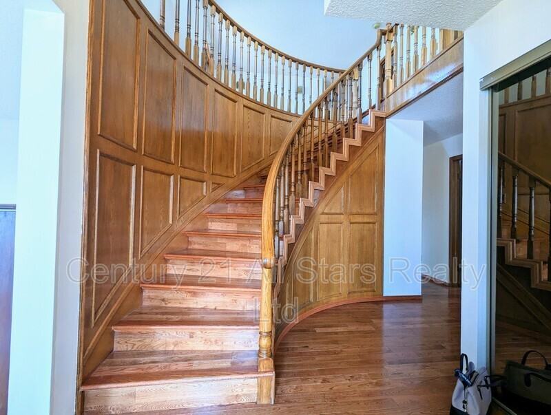 8008 158 Ave Nw - Photo 2 of 24