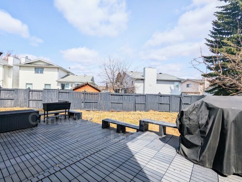 8008 158 Ave Nw - Photo 3 of 24