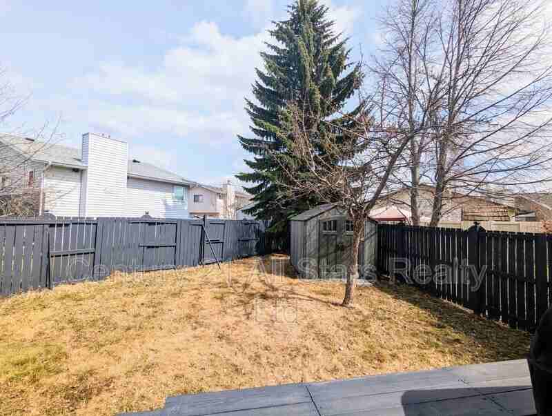8008 158 Ave Nw - Photo 4 of 24