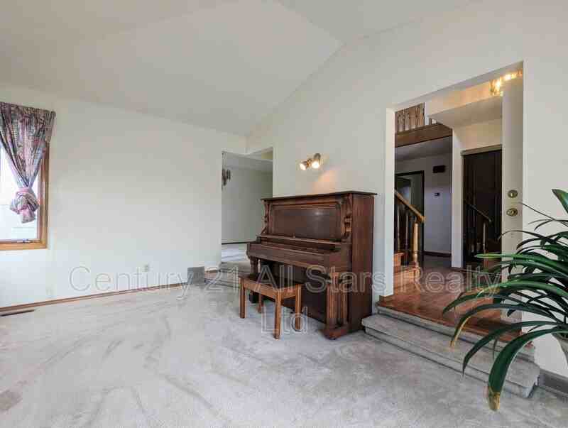 8008 158 Ave Nw - Photo 5 of 24