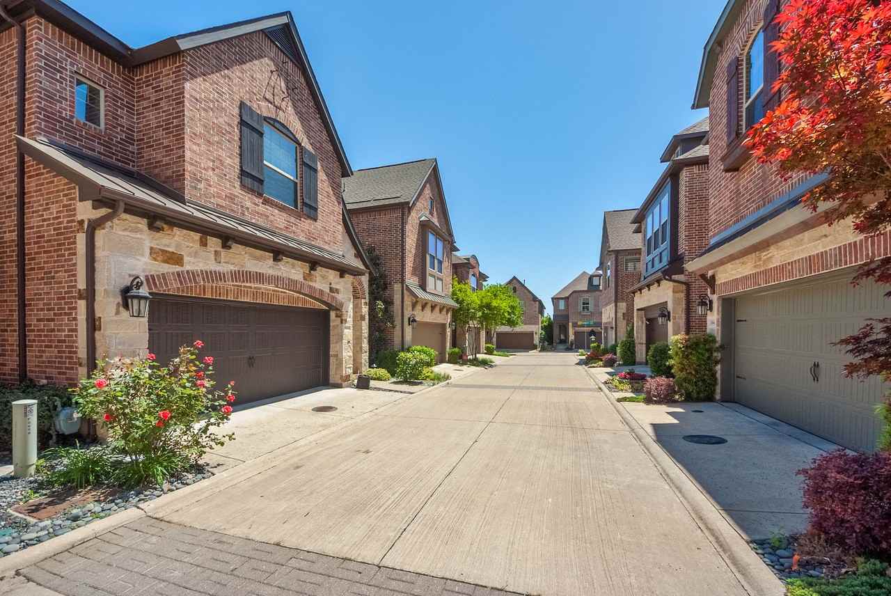 8644 Thorbrush Pl - Photo 3 of 39