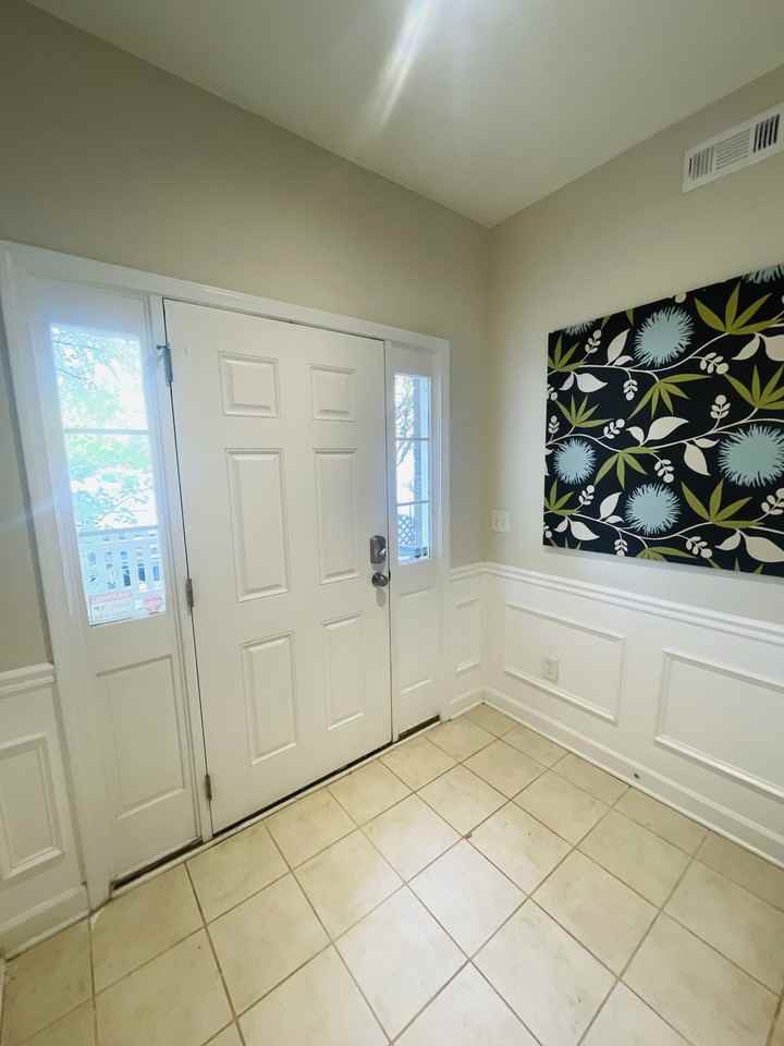 2834 Howard Ave #C - Photo 7 of 24