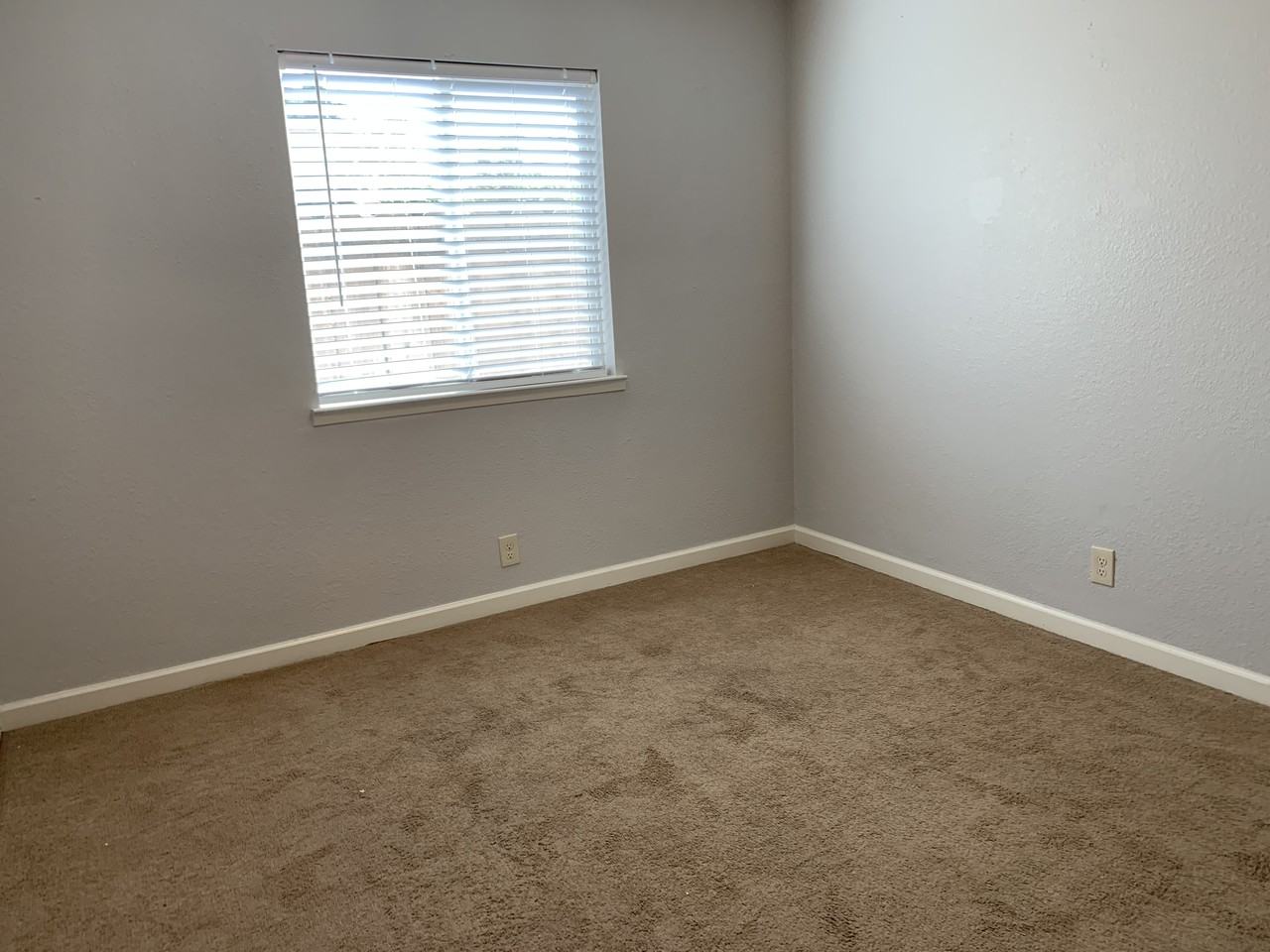 136 S 6Th Ave - Photo 3 of 7