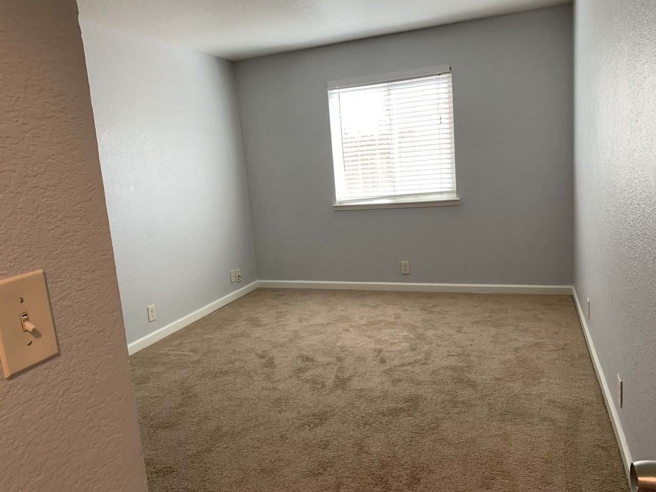 136 S 6Th Ave - Photo 5 of 7