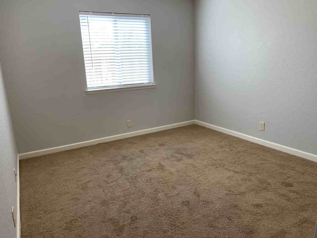 136 S 6Th Ave - Photo 6 of 7