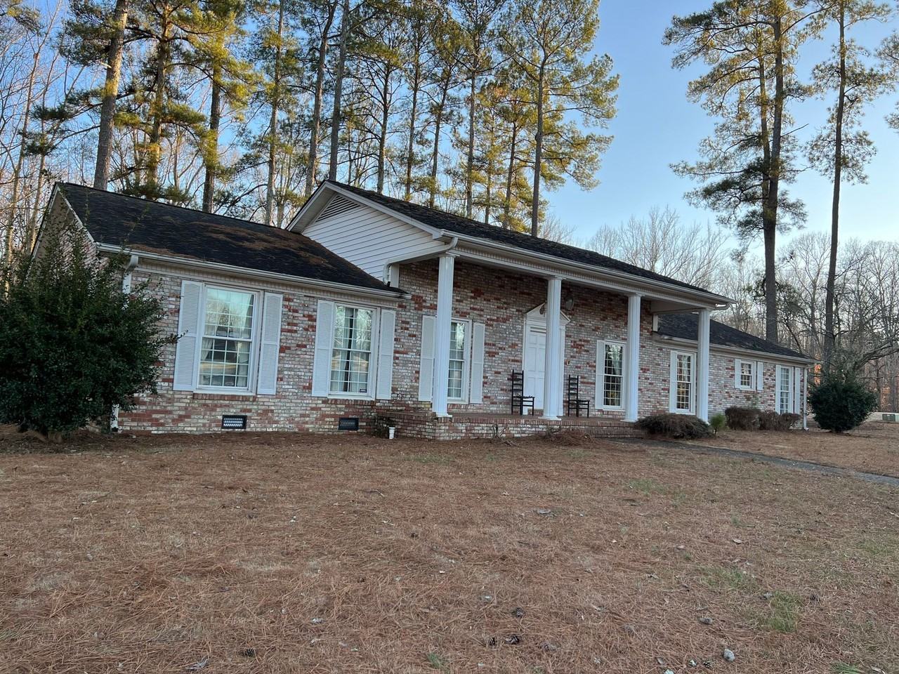 111 Oakwood Dr - Photo 3 of 32